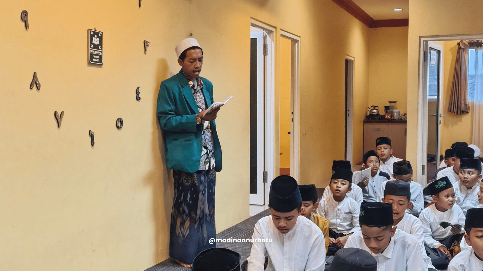Mahasiswa KKN Institut Al-Fithrah Surabaya Ngabdi Sebulan di Madrasah Diniyah Masjid Agung An-Nur Kota Batu